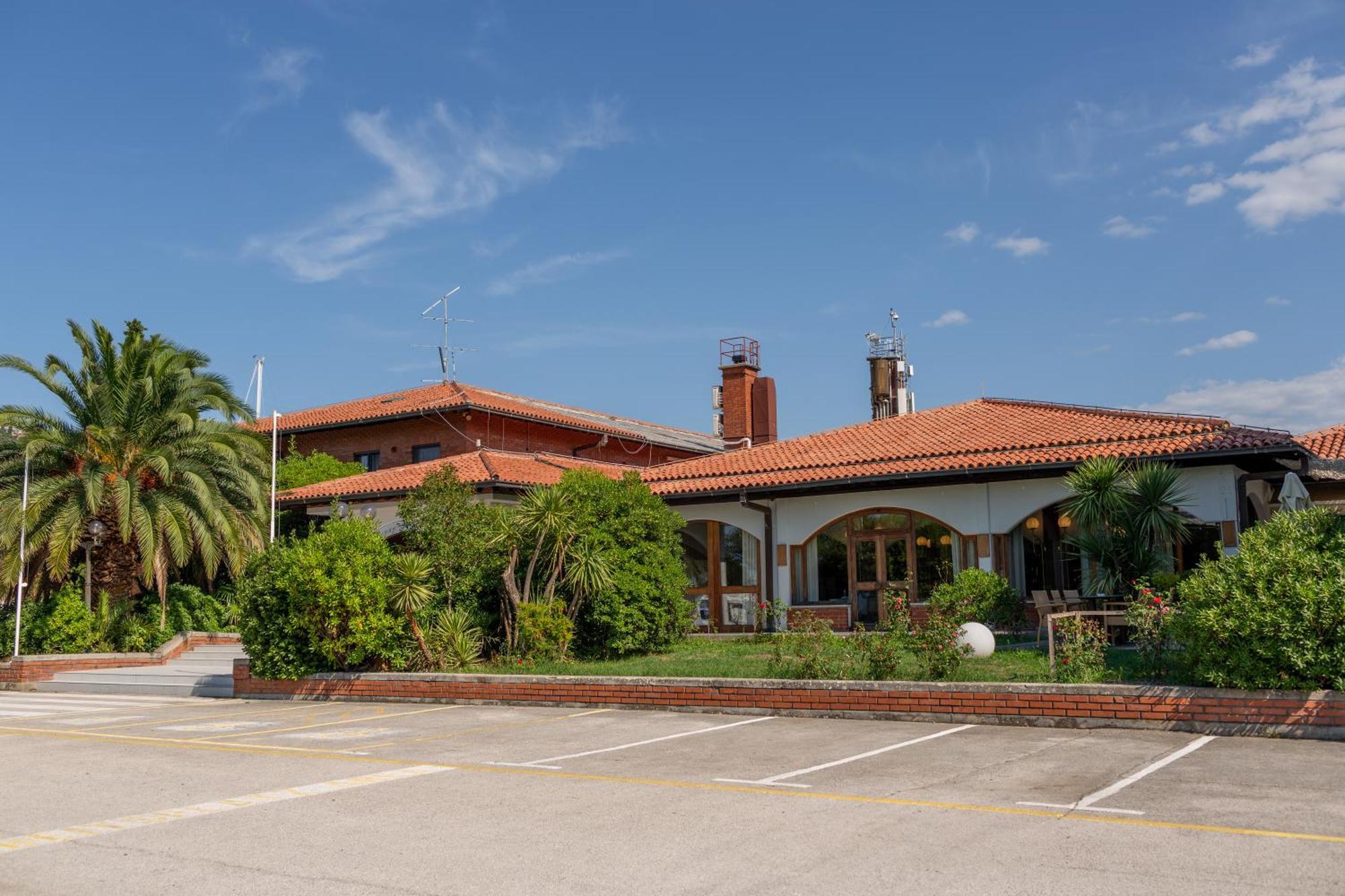 Floating Sea House Shark 3 Apartment Portoroz