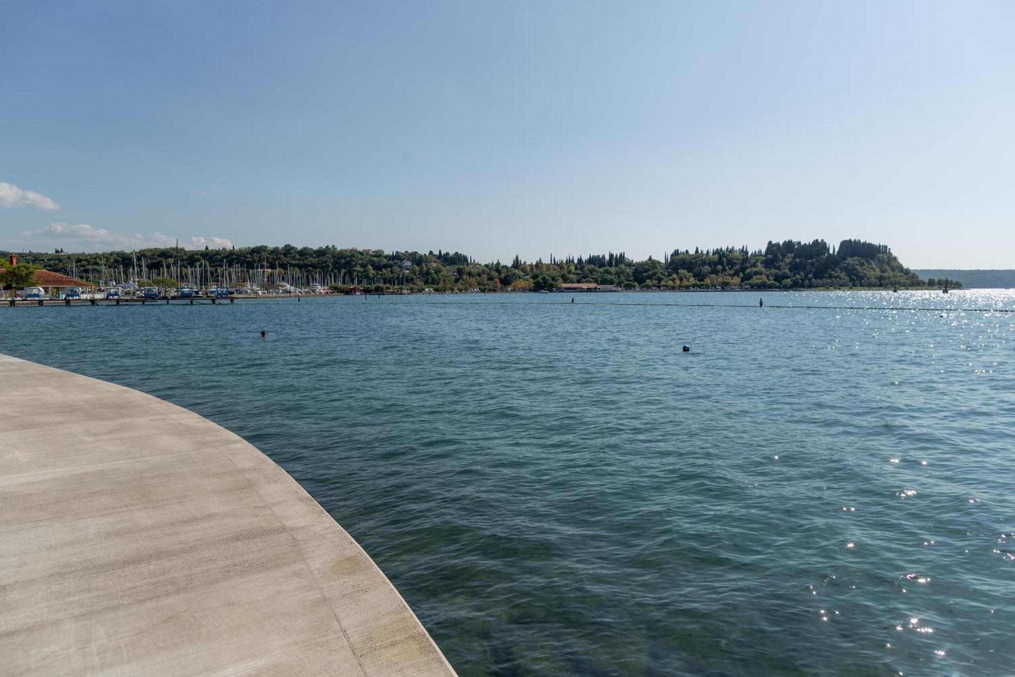 Floating Sea House Shark 3 *