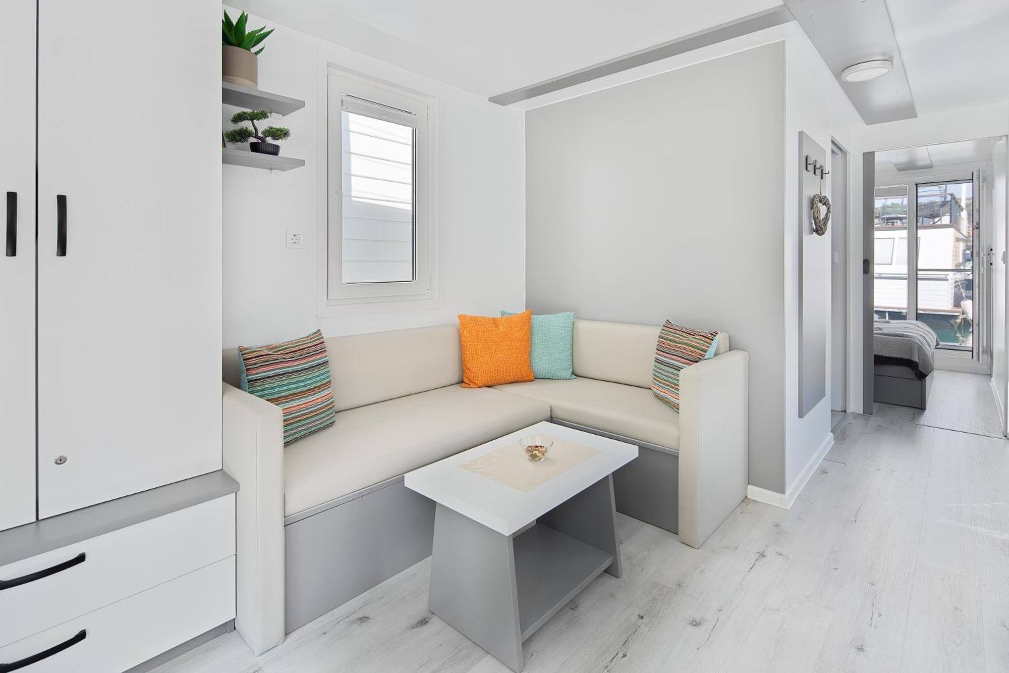 Apartman Floating Sea House Shark 3 *